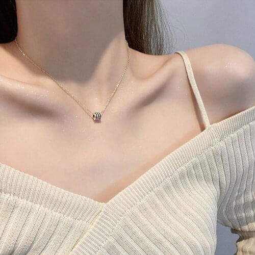 Retro color matching small square pendant temperament simple titanium steel clavicle chain ins cold wind net red necklace female