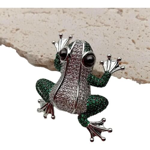 YYGEM 35x35mm White Gold Plated Clear Green Cubic Zirconia Pave Frog Pin Brooch