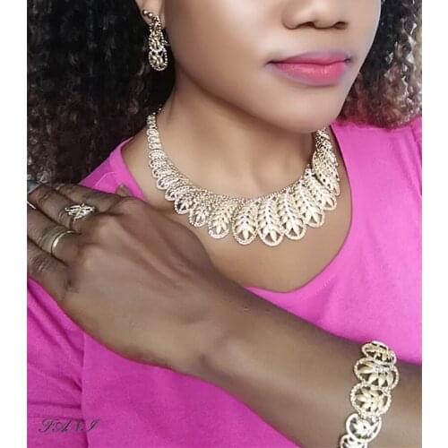 Fani 2019 Dubai Gold Color Jewelry Set Wholesale statement Women custome jewelry set Fashion African Beads designer Jewelry Set
