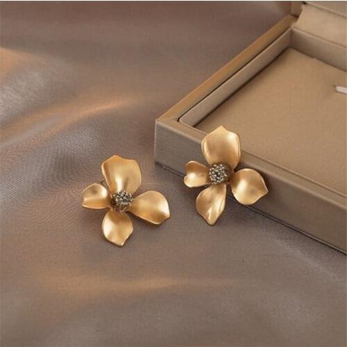 S925 Needle Retro Fashion Geometry Matte Gold Flower Stud Earrings For Women Hyperbole Three-dimensional Petals Party Jewelry