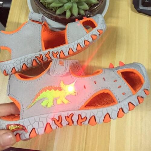 2017 Boys glowing sandals Boys flashing sneakers kids shoes luminous tenis led infantil boys beach sandals 3D dinosaur sandals