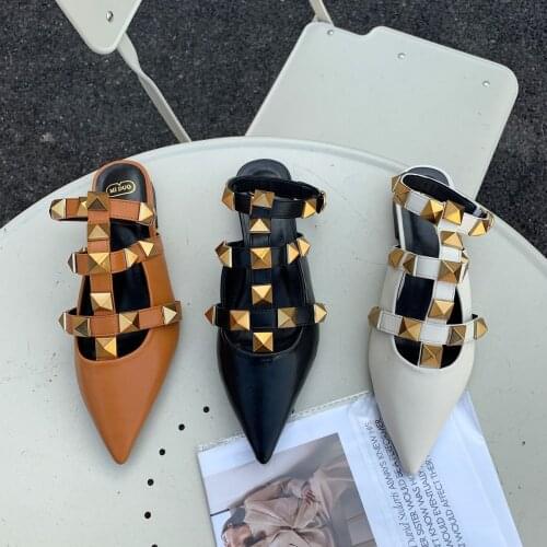 Online celebrity Baotou slippers women spring/summer 2021 new pointed shallow rivet fairy flat half slippers shoes women
