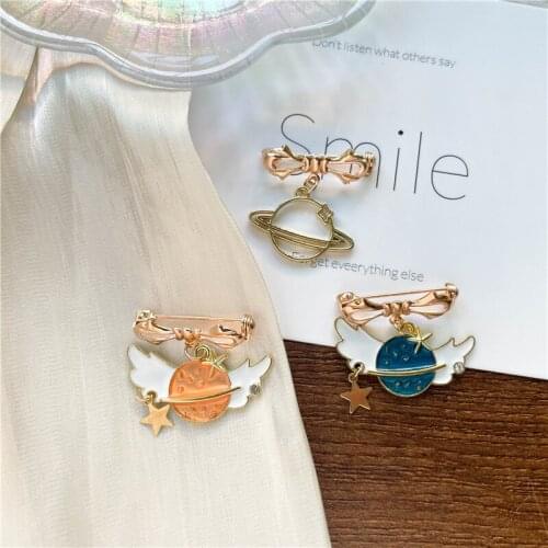 Cute Cartoon Wing Star Pendant Brooches For Women Girls Fashion Charms Lapel Badge Pins Bag Clothes Jewelry Gifts