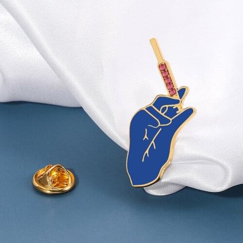 Syringe Enamel Pin Brooch Medical Pins Punk Jewelry Doctors Medical Jewelry Enamel Pin Denim Jackets Collar Badge Pins Button