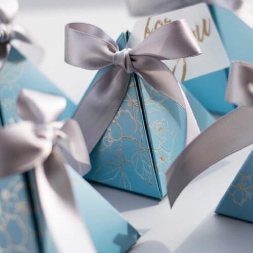 Candy Box Triangular Pyramid Wedding Favors and Gifts Boxes Chocolate Box Giveaways Valentines Day Red Blue Paper Bags
