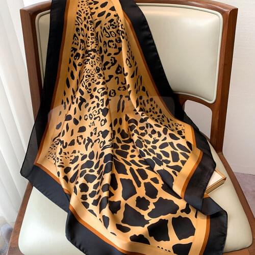 2021 New Sunscreen Square Towel Popular 70X70CM Dustproof Kerchief Fashion Leopard Print Silk Scarves Autumn Female Luxury Shawl