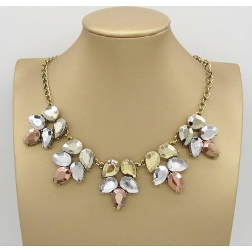 New Fashion Statement Acrylic Choker Necklaces for Women Vintage Jewelry Pendant Necklace Party Gifts