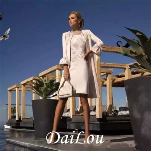 Sheath / Column Mother of the Bride Dress Plus Size Elegant Jewel Neck Knee Length Polyester Short Sleeve with Lace 2021