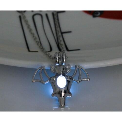 2019 Fashion Glowing Pendant Necklace Women Glow in the Dark Necklace Luminous Bat Decoration Jewellery