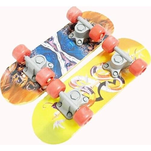 New Arrival Parrot Mini Skateboard Plastic Bird Training Toys Parrot Educational Toys Ease Pressure Scrub Scooter Random Color