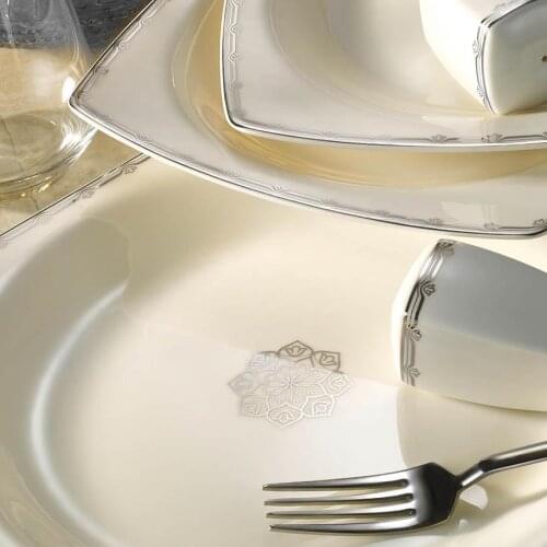 Kutahya has Porcelain Bone Mare 62 Piece 1139720 Pattern Dinner set