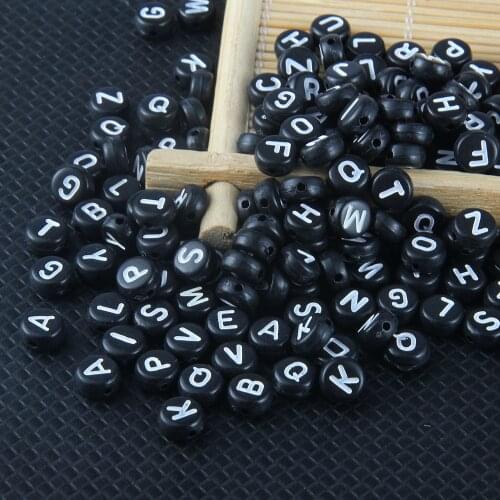 100Pcs/pack 4*7mm Acrylic Black Bottom White Letter English Letter Beads Childrens Early Education Tools Optional Letters Beads