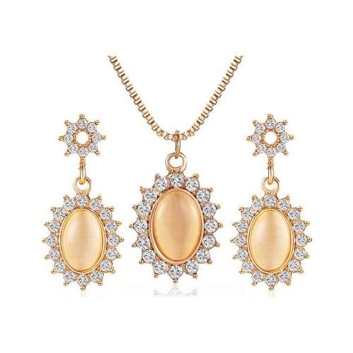 2020 Hottest Fasion Temperament Opal sunflower light zircon Geometric pendant necklace for women