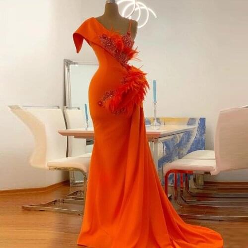 Arabic robe de soirée Orange Mermaid Prom Dresses With Feathers Appliques Beads Satin Evening Gowns Sleeveless
