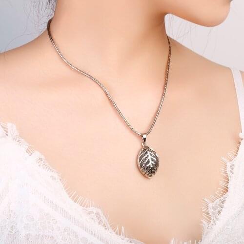Hollow Geometric Elegant 3D Leaf Crystal Pendant Necklace Coffee Gold Color New Fashion Jewelry For Women Party Birthday Gifts