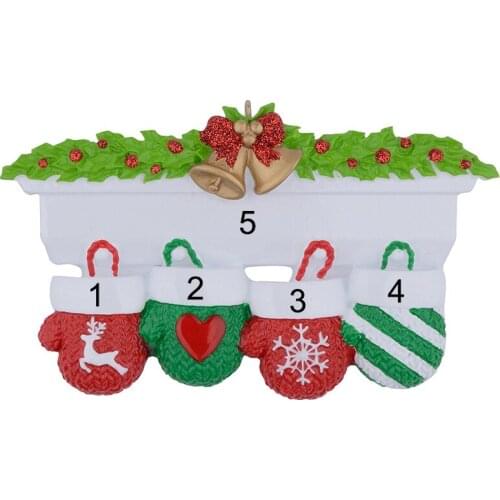 Mantel Gloves Family of 4 Polyresin Personalized Christmas Ornaments Hand Painted Textured Figurine For Gifts Home Decoration