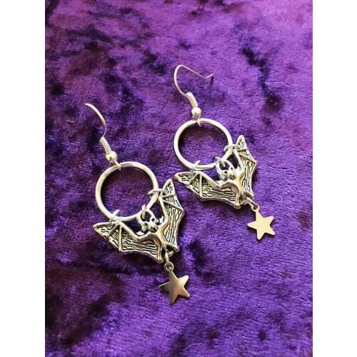 Bat Earrings with Stars,Flying Bat Earrings,Vampire Earrings,Halloween Earrings,Goth Earring,Witchy Jewelry,Gothic Earrings
