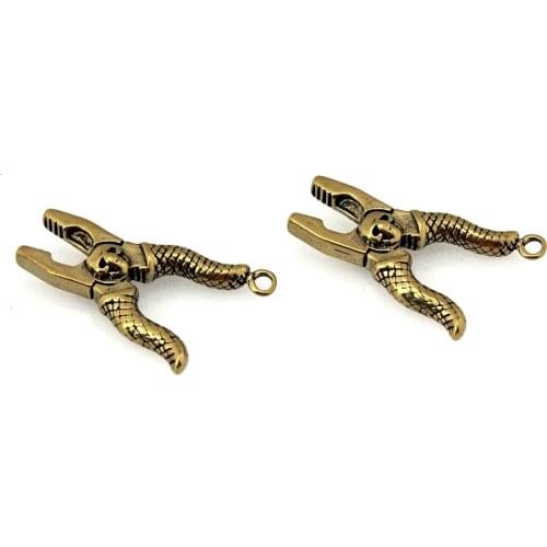 1pcs Solid Brass Vice Shape Scorpion Charm Pendant Table Decors Leather Craft DIY Decoration Keyring Gift CLOXY