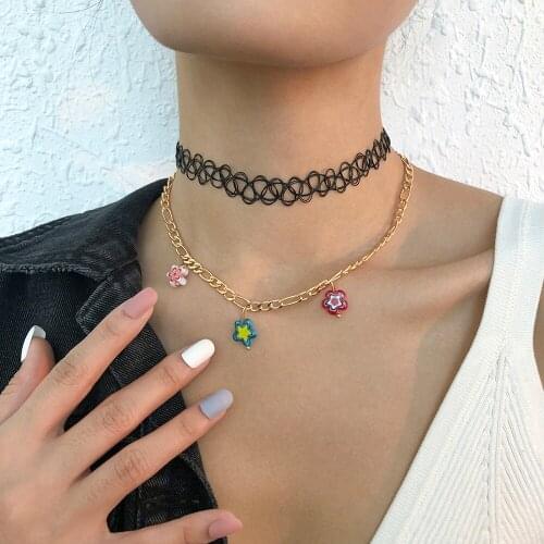 Lalynnly New Female Lace Bouncy Clavicle Chain Resin Gold Color Flower Pendant Necklace For Women Wholesale Jewelry Gift N9155