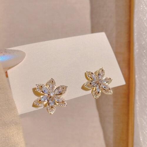 New Crystal Flower Earrings For Women Simple And Fashion Metal Earrings Shiny Transparent Zircon Female Earrings 2021 Trend