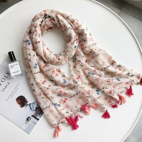 2018 Fashion Small Flower Pattern Tassel Shawls And Scarves Long Viscose Floral Wrap Hijab Free Shipping