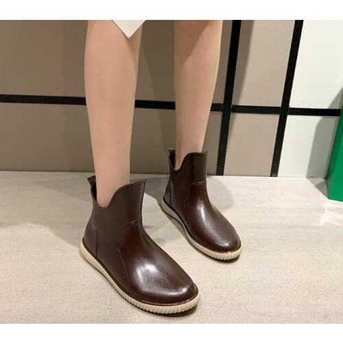Beautiful rain boots womens soft bottom summer fashion short tube water shoes girls new rain boots non-slip kitchen rubber shoe