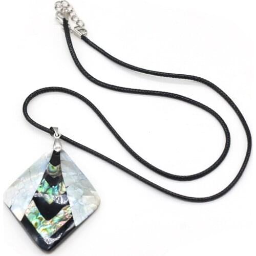 Natural Splicing Stripe Shell Pendant Necklace Rhombus Shape Shell Charms Necklace for Women Men Jewelry Trendy Necklace Gift