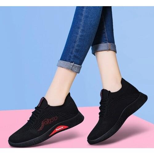 Sports shoes womens flying woven mesh shoes breathable casual womens lightweight soft-soled fitness running shoes fall 2021