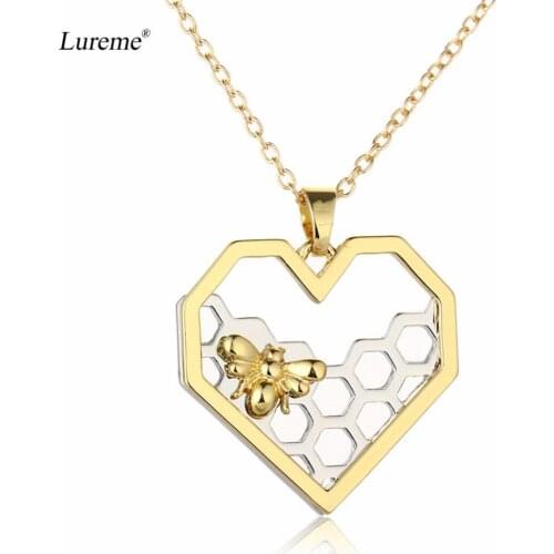 Lureme Honey Bee Necklace Honeycomb Beehive and Bee Dainty Insect Animal Pendant Jewelry (nl005772)