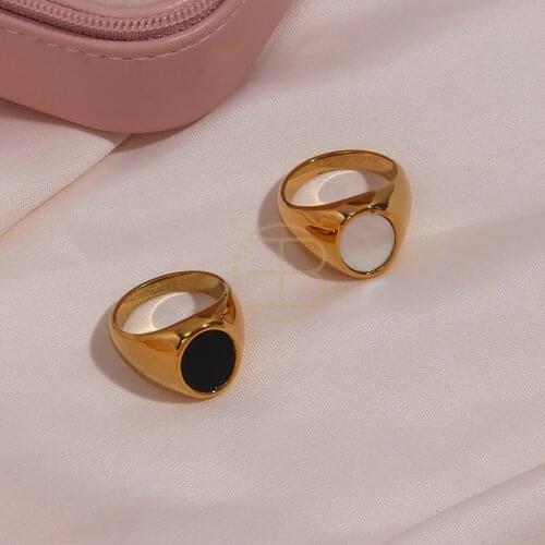 High Quality Womens Jewelry PVD 18k Gold Finish Stainless Steel Rings for Girls Mother Of Shell Black White Oval Mens Ring Set