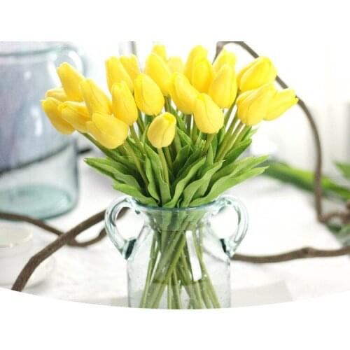 Eye-catching and Delicate Tulip Bouquet Holding Flowers Fake Artificial Flower Home Decorations For Wedding Party