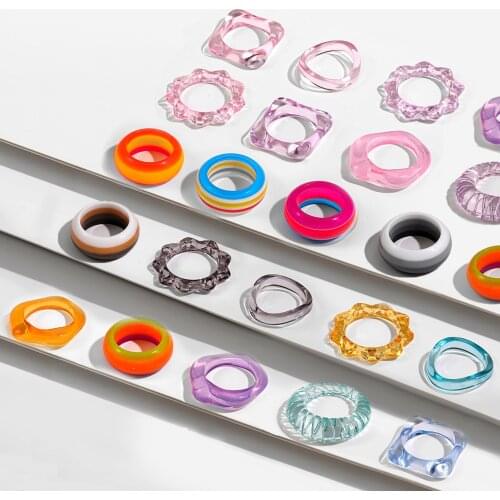 New Geometric Multicolor Transparent Acrylic Resin Rings Set for Women Fashion Rainbow Round Stacking Finger Ring Party Jewelry