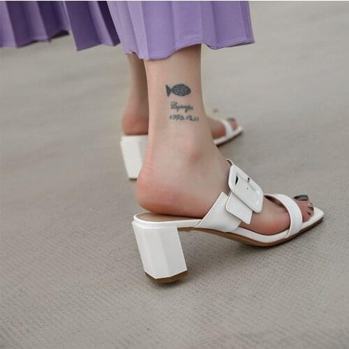 Summer thick heel belt buckle wear sandals fashion sweet one-line solid color wild heel sandals Z546