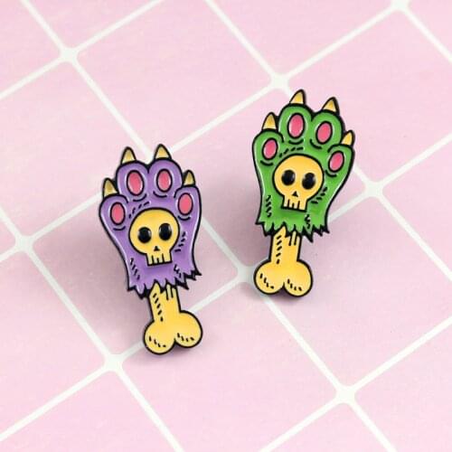 Zombie Paw Bone Brooch Animal Sharp Claw Skeleton Hand Skull Enamel Pin Backpack Coat Hat Gothic Badge Punk Halloween Jewelry