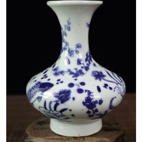 China Blue and white ceramic Fish pattern vase crafts statue