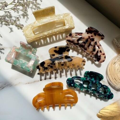 Korean version ins same paragraph large grasping clip acetate plate girl hair claw simple temperament hollow geometric hairpin