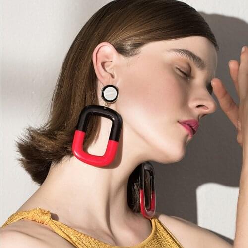 2021 new fashion high-end resin geometric pendant lady fashion rendering exaggerated square hanging earrings fashion trend