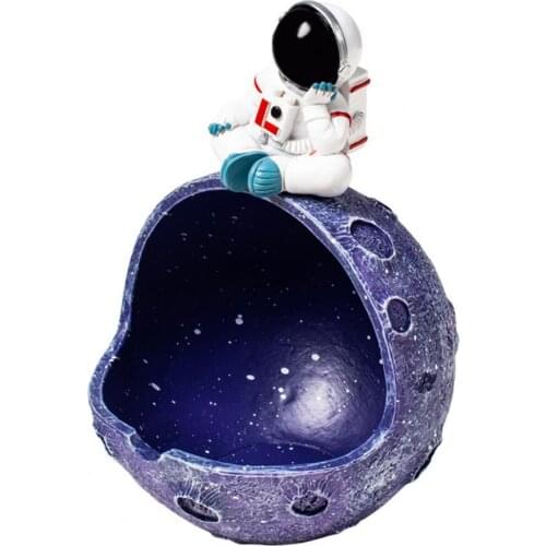 60% Hot Sale Planet Astronaut Ash Tray Decorative Anti-oxidize Resin Smoking Ashtray Large Capacity Ash Tray for Home