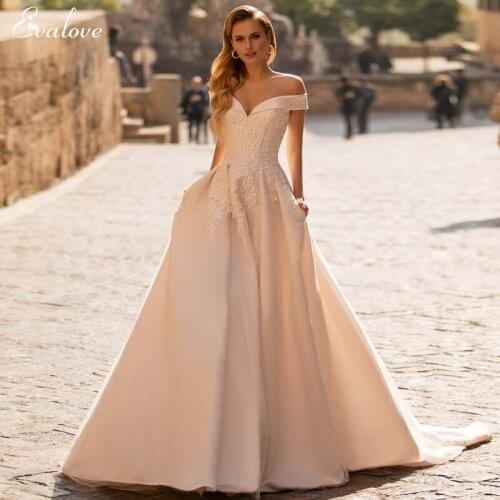 EVALOVE Design Romantic Sweetheart Neck Lace Up A-Line Wedding Dress 2021 Luxury Appliques Satin Court Train Vintage Bridal Gown