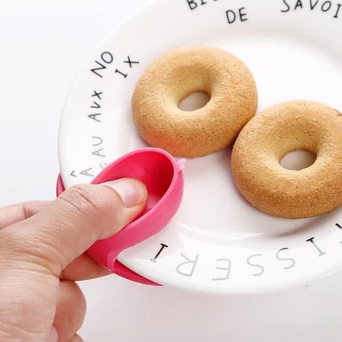 1pc Raise Lid Prevents Soup Pot Overflow Tools Microwave Oven 2 Fingers Hot Bowl Holder Dish Clamp Pot Pan Gripper Clip Kitchen