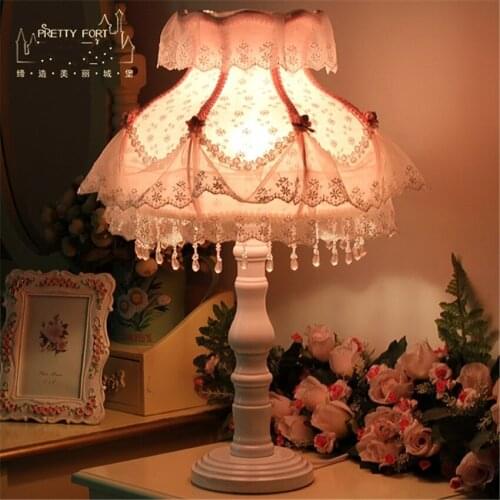 European Korean Pink Princess Table Lamps Lace Fabric Shade Bedroom Bedside Lamp Wedding Table Lights Home Study Deco Fixtures