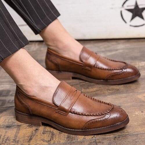 Fashion men shoes Soft Moccasins Men Loafers High Quality Leather Shoes Men slip on brogue Flats Gommino Driving Shoes men