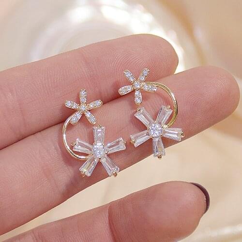Romantic Transparent Crystal Crystal Flower petals Women Earring Cubic Zircon Inlaid Charm Stud Earrings Wedding Jewelry Gift