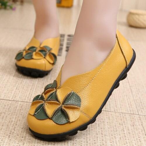 Womens Shoes 2021 Summer New Genuine Leather Soft Sole Female Flat Shoes Plus Size 34-44 Comfort Breathable Ladies Casual Shoes