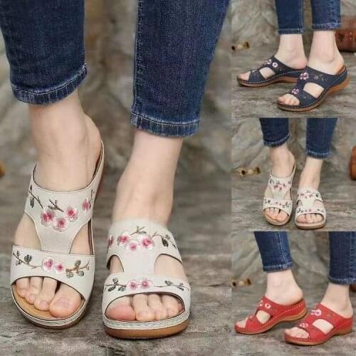2021 Summer New Womens Shoes Hollow Flower Embroidery Sandals Wedge Heel Large Size Womens Slippers