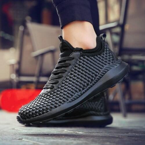 Men Sneakers Fashion Lightweight Breathable Running Shoes Men Casual Sports Shoes Tenis Masculino