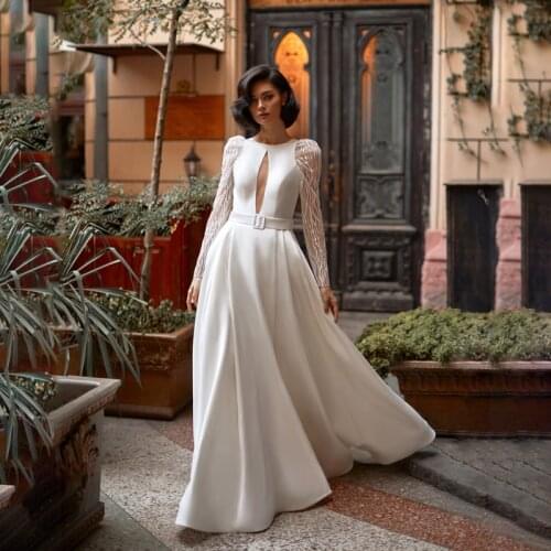 Long Sleeves Simple Bridal Dresses O Neck Plain Drapped Back Key Hole Robe De Mariee Sweep Train Satin Wedding Dress