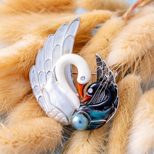 New 2 Colors Enamel Swan Brooches For Women Dark Grey Gold Shell Pearl Scarf Pins Animal Jewelry Suit Wedding Christmas Gifts
