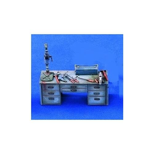 1:35 Scale Die-cast Resin War Scene Model Resin Workbench Model 35574