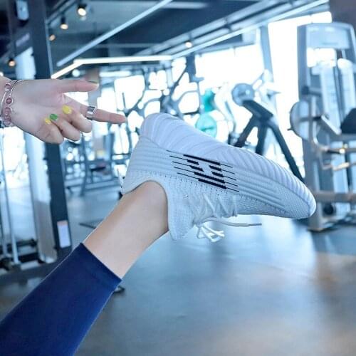 2019 new breathable socks shoes female Korean version of sports shoes female students Joker running shoes fly woven casual shoes